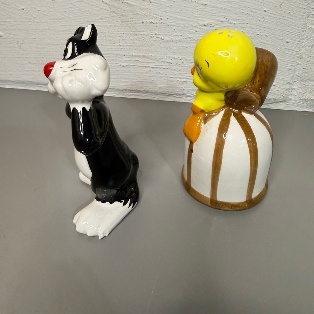 Sylvester & Tweety Salt & Pepper Shakers Warner Bros. 1993 - Picture 2 of 6